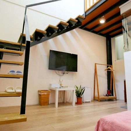 Windhouse B&B Тайнань Экстерьер фото